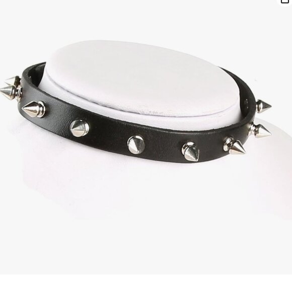 Edgy Goth Metal Spike Studded Leather Choker Collar - Picture 5 of 5